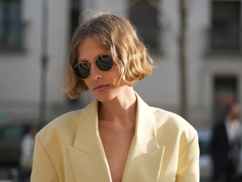 Kinnlanger Bob mit soften Wellen, die Natürlichkeit ausstrahlen.