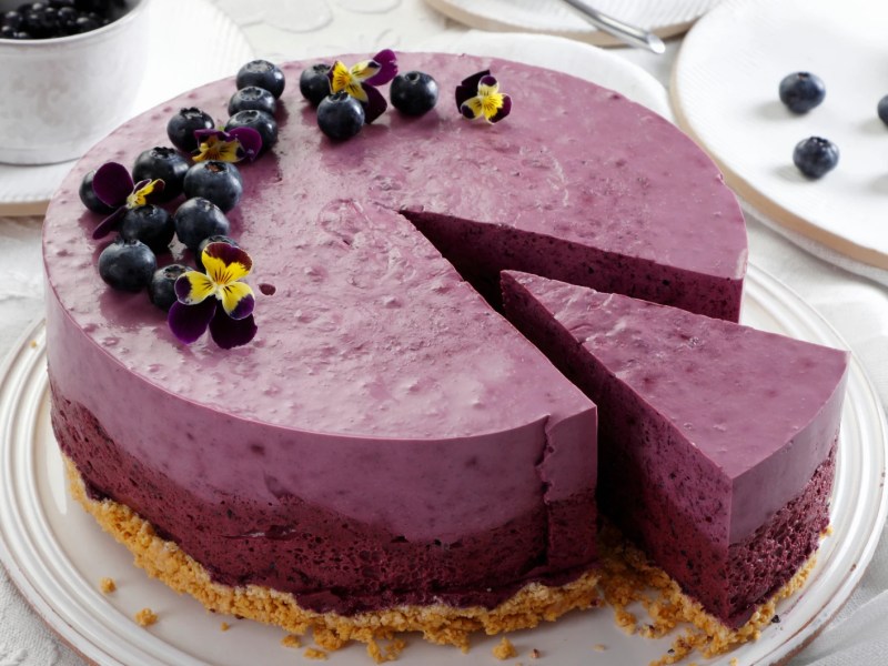 Luftige Beerentorte zum Muttertag