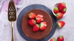 No Bake Schokotarte mit Erdbeeren
