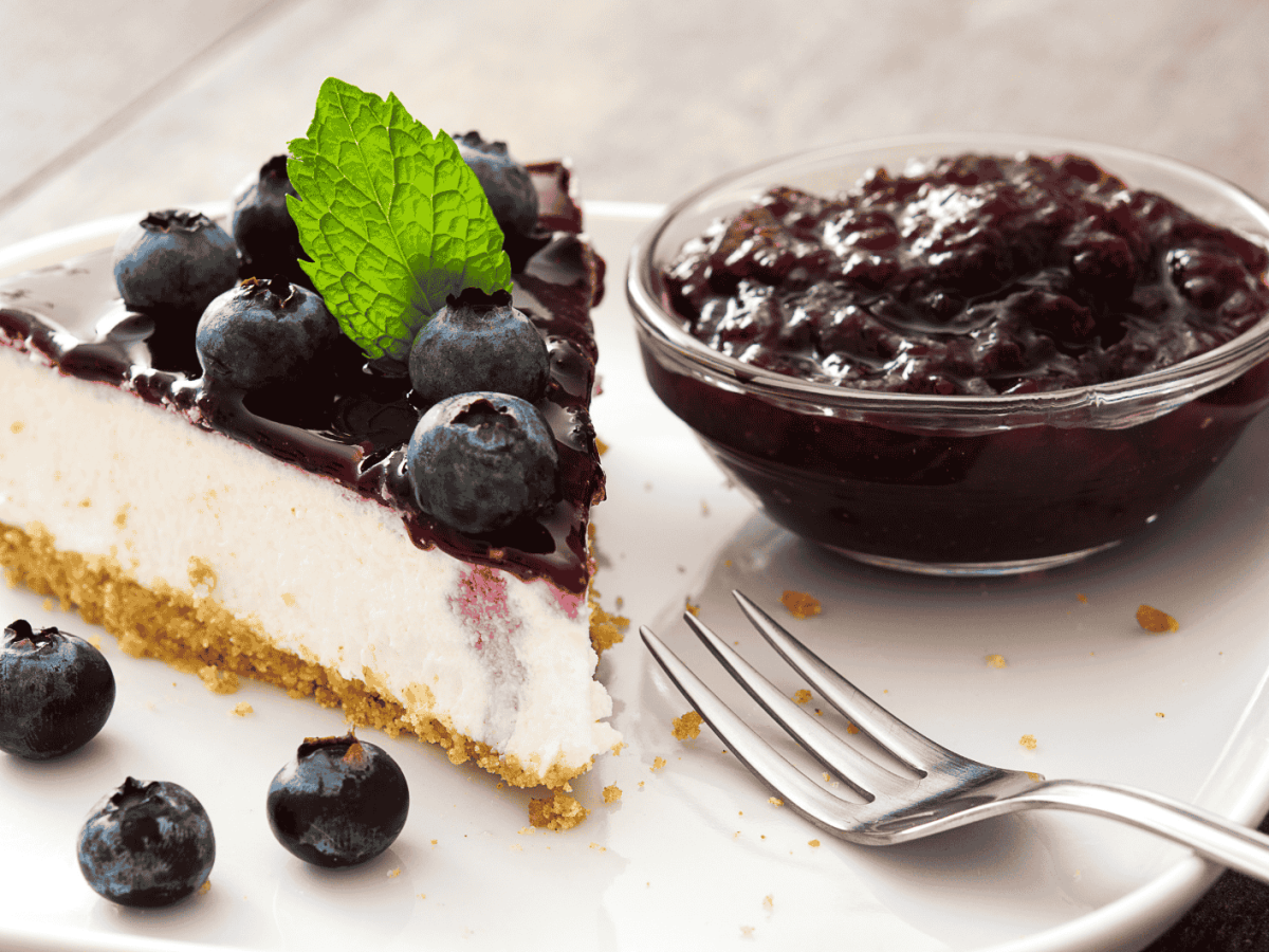 Blueberry Cheesecake ohne Backen: Der beste K&auml;sekuchen mit Beeren und Keksboden