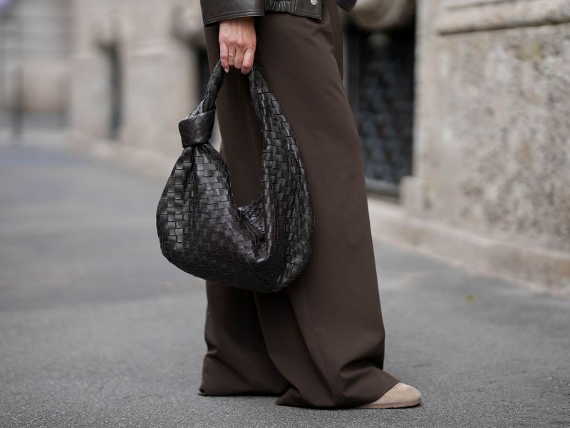 Frau mit Handtasche
