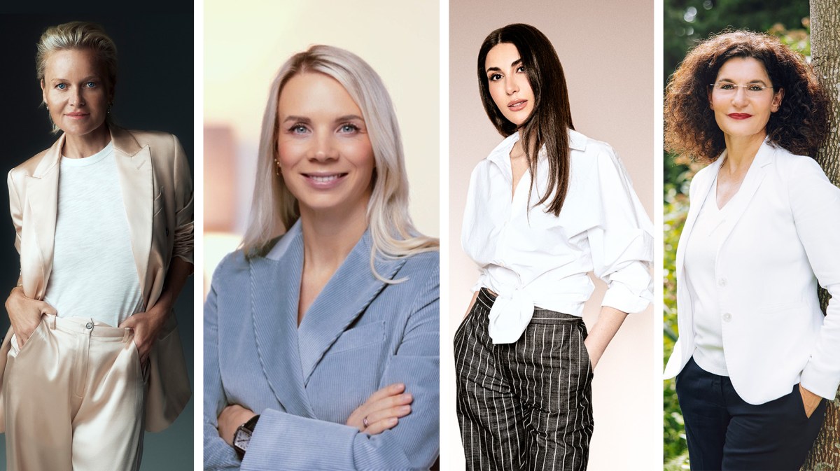 Vier stilvoll gekleidete Frauen in eleganten Blazern und Hemden posieren selbstbewusst in unterschiedlichen Umgebungen.