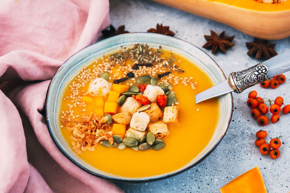 Kürbissuppe mit Kokosmilch, Ingwer und Apfel