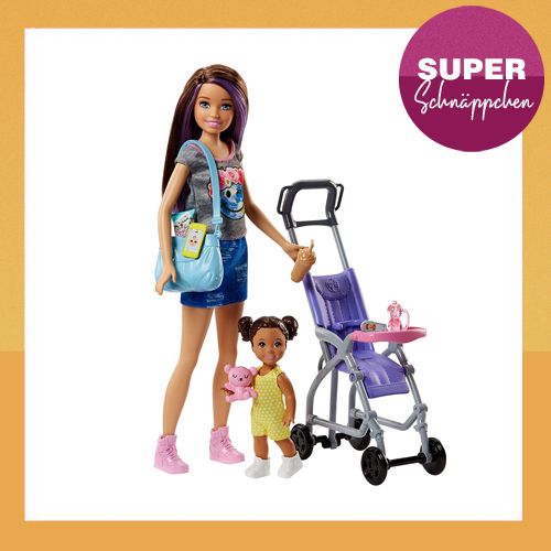Barbie mit Kinderwagen und Baby.
