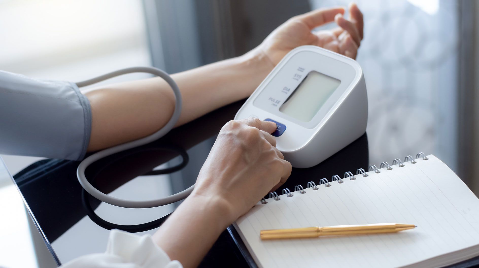 Blutdruck natürlich senken: Die besten Tipps für den Alltag