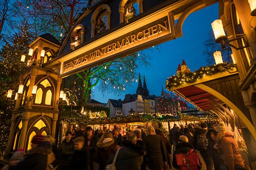 Köln hat einige Weihnachtsmärkte zu bieten. Heinzels Wintermärchen gehört zu den Schönsten.