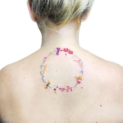 Tattoo-Trends: bunte Blumen