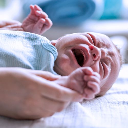Babys schreien mit bis zu 110 Dezibel.