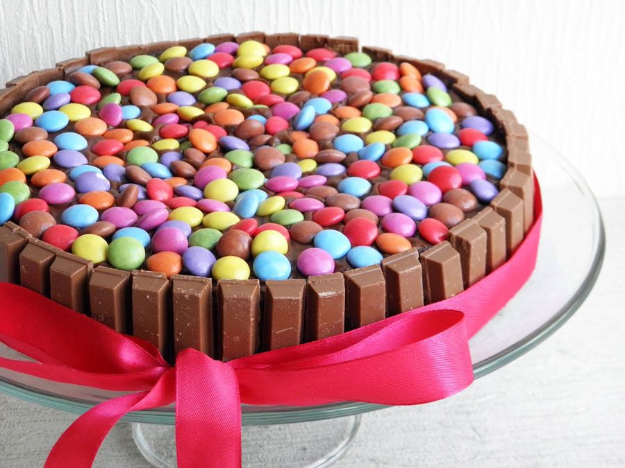 Smarties-Kitkat-Kuchen