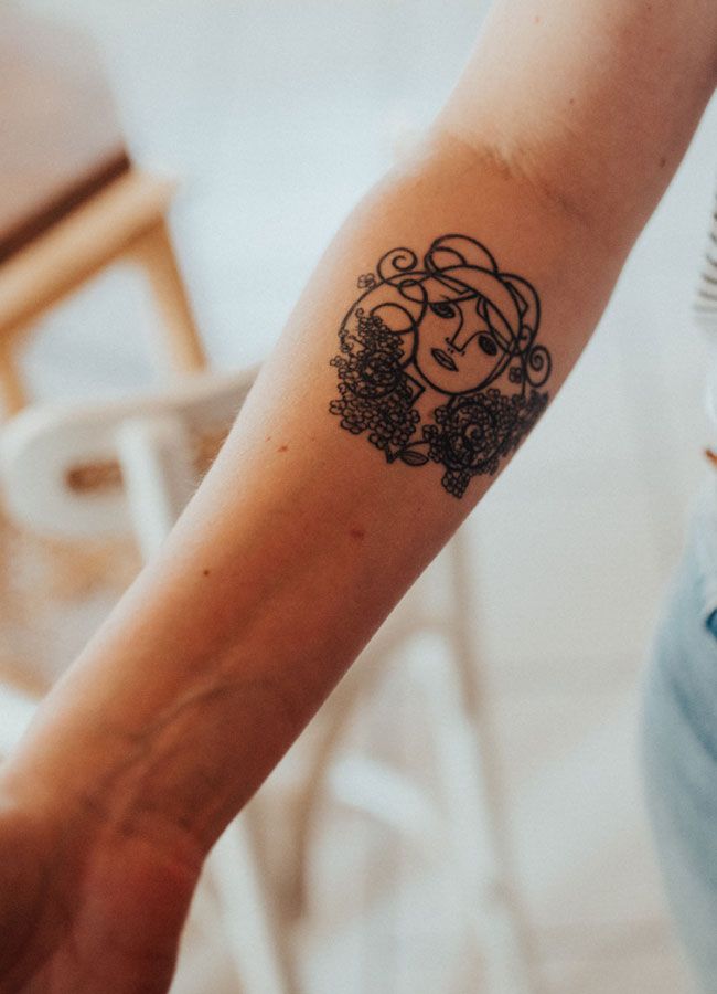 Tattoosalbe & Co.: So pflegst du dein Tattoo richtig!
