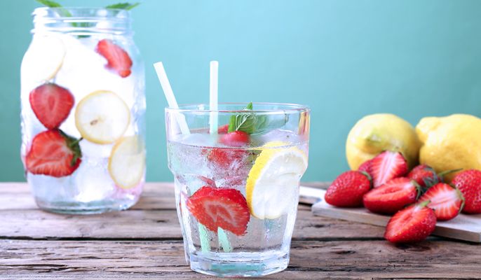Auch lecker: Erdbeere, Zitrone und Wasser