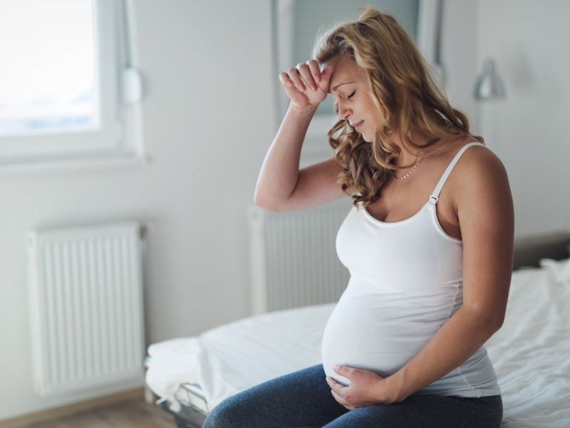 Kopfschmerzen in der Schwangerschaft: Die besten Tipps und Hausmittel