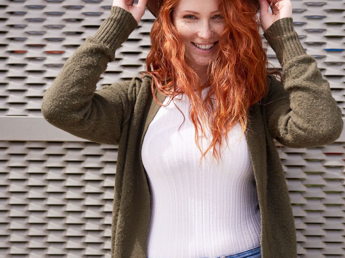 Du hast rote Haare? Dann sehen DIESE Farben toll an dir aus