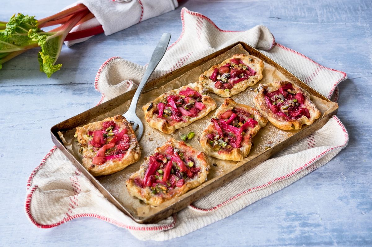 Rhabarber kochen: So lecker könnt ihr die Stauden zubereiten