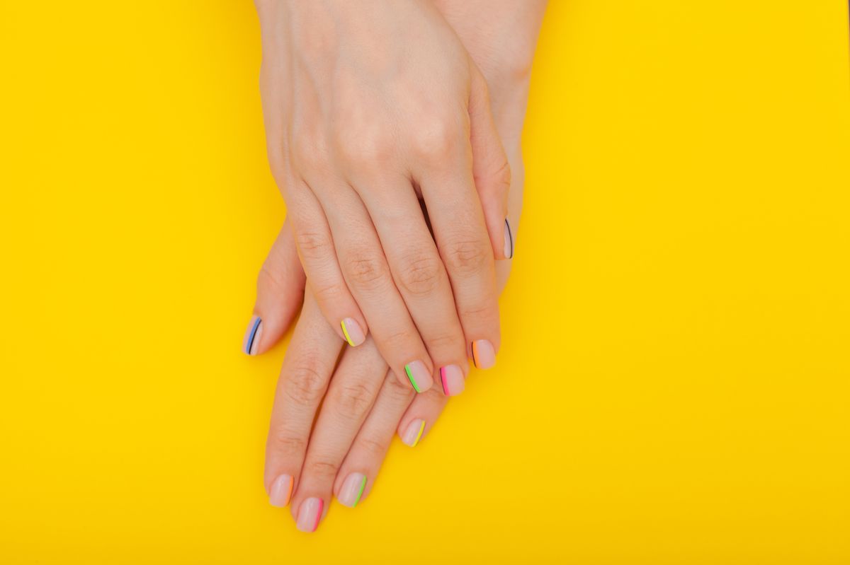Slanted French: Dieser Maniküre-Trend verlängert deine Nägel