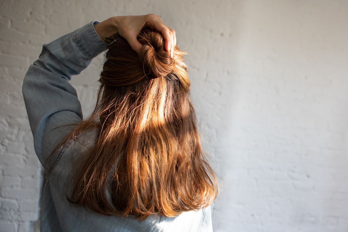 Haare ausfetten lassen: Dermatologe erklärt's