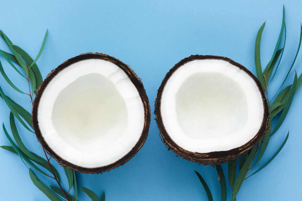 Kokosöl für die Haare: Was taugt das Beauty-Wundermittel?
