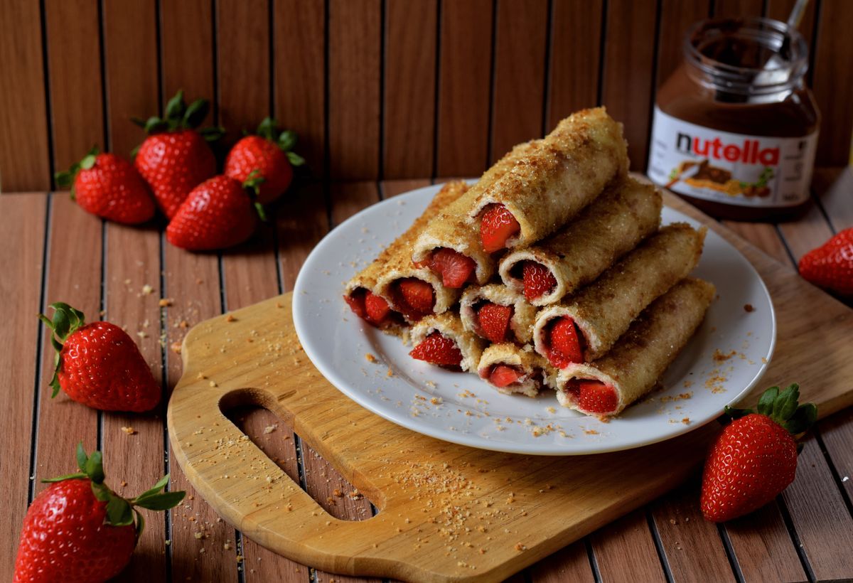 Nutella French Toast Rolls mit Erdbeeren