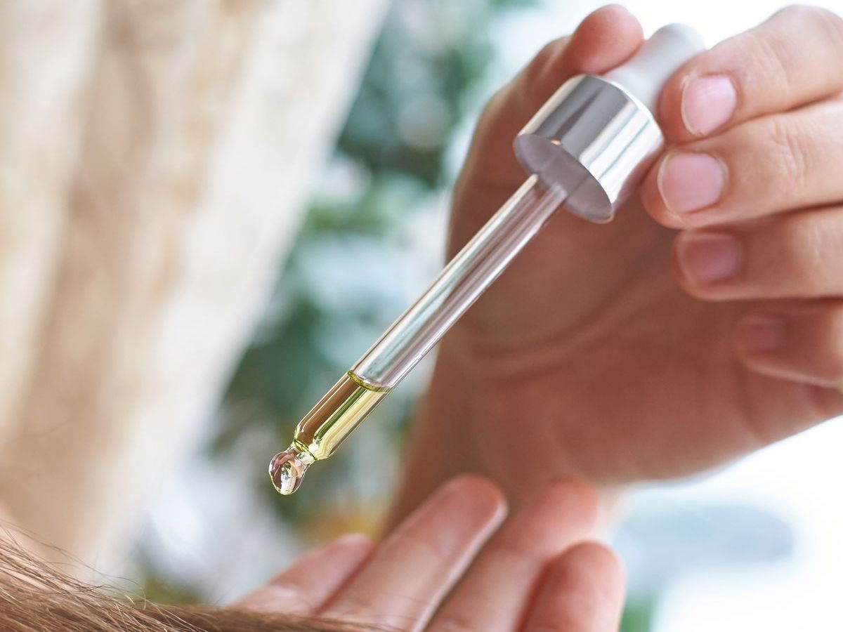 Rizinusöl für die Haare: Anwendung und Wirkung des Öls