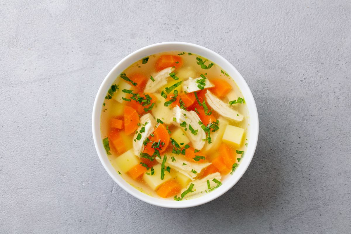 Schnelle Hühnersuppe: Einfachstes Rezept aller Zeiten