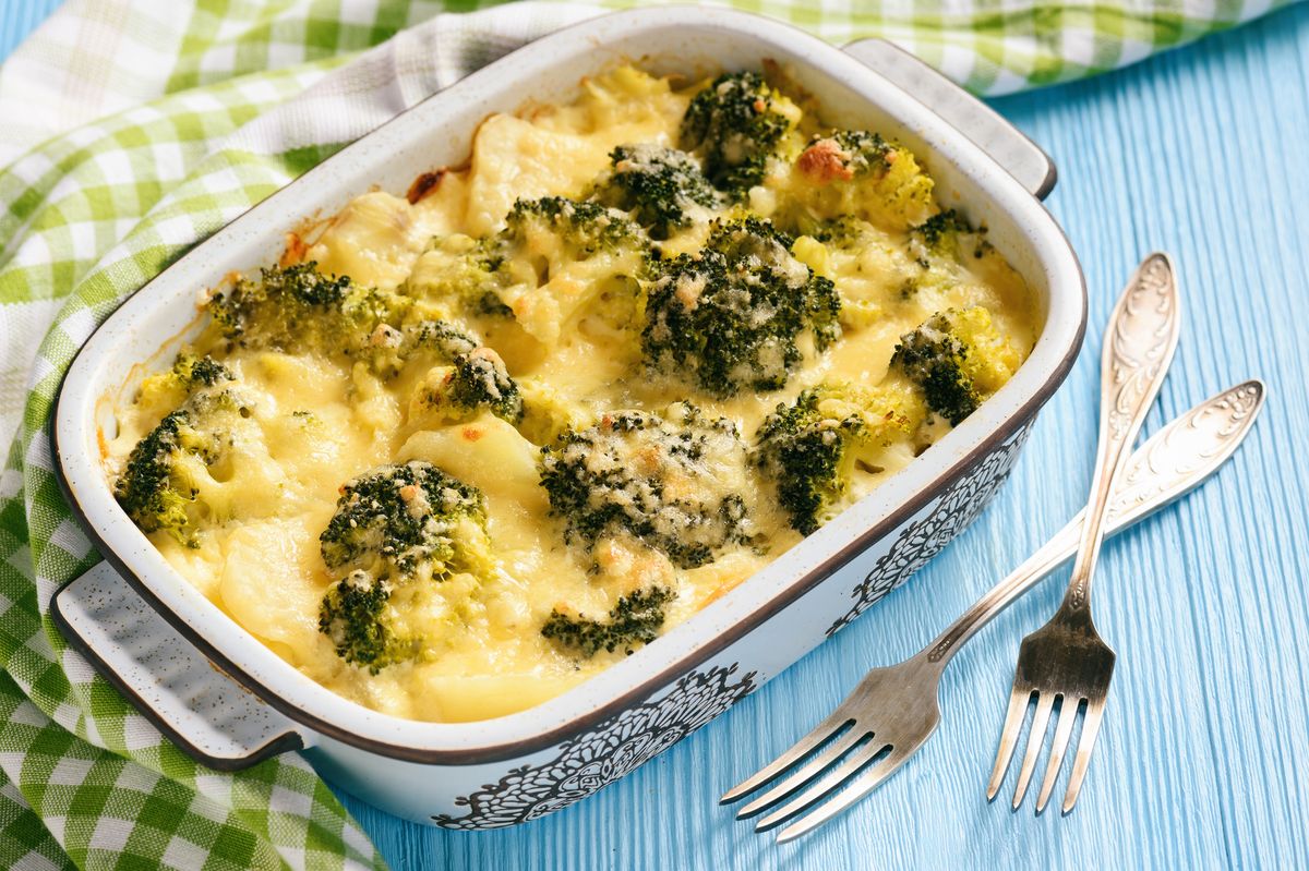 Kartoffelauflauf mit Brokkoli und Tomaten