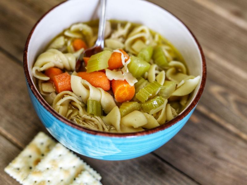 Schnelle Nudelsuppe: Leckeres Rezept mit viel Gemüse