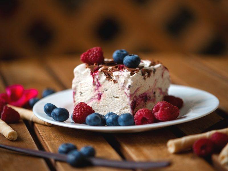 Eiskalter Genuss: Eissplittertorte aus dem Gefrierschrank