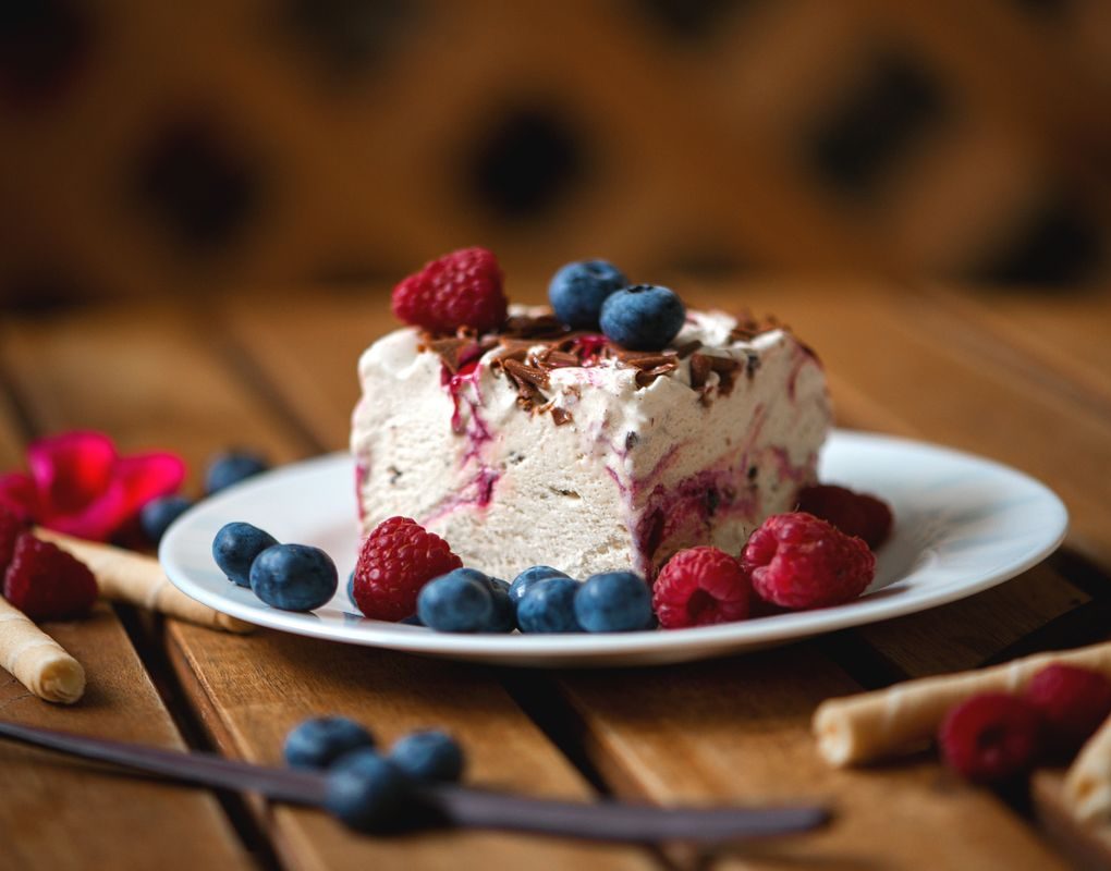 Eiskalter Genuss: Eissplittertorte aus dem Gefrierschrank