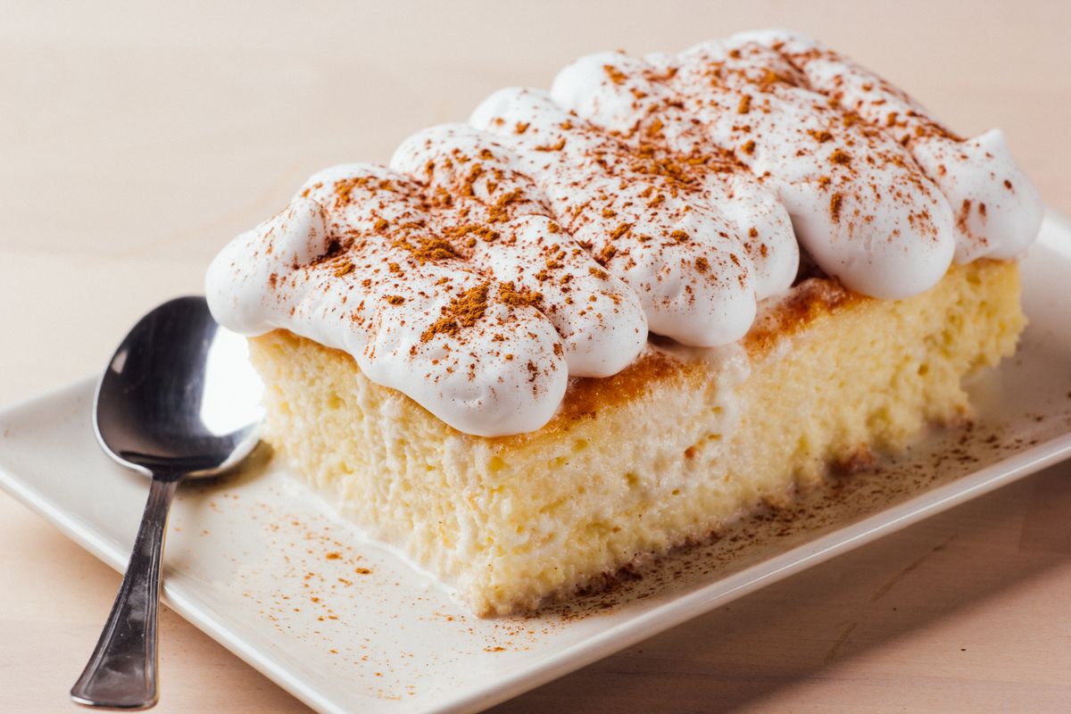 Hot Milk Cake: So funktioniert der Trend-Kuchen vom Blech