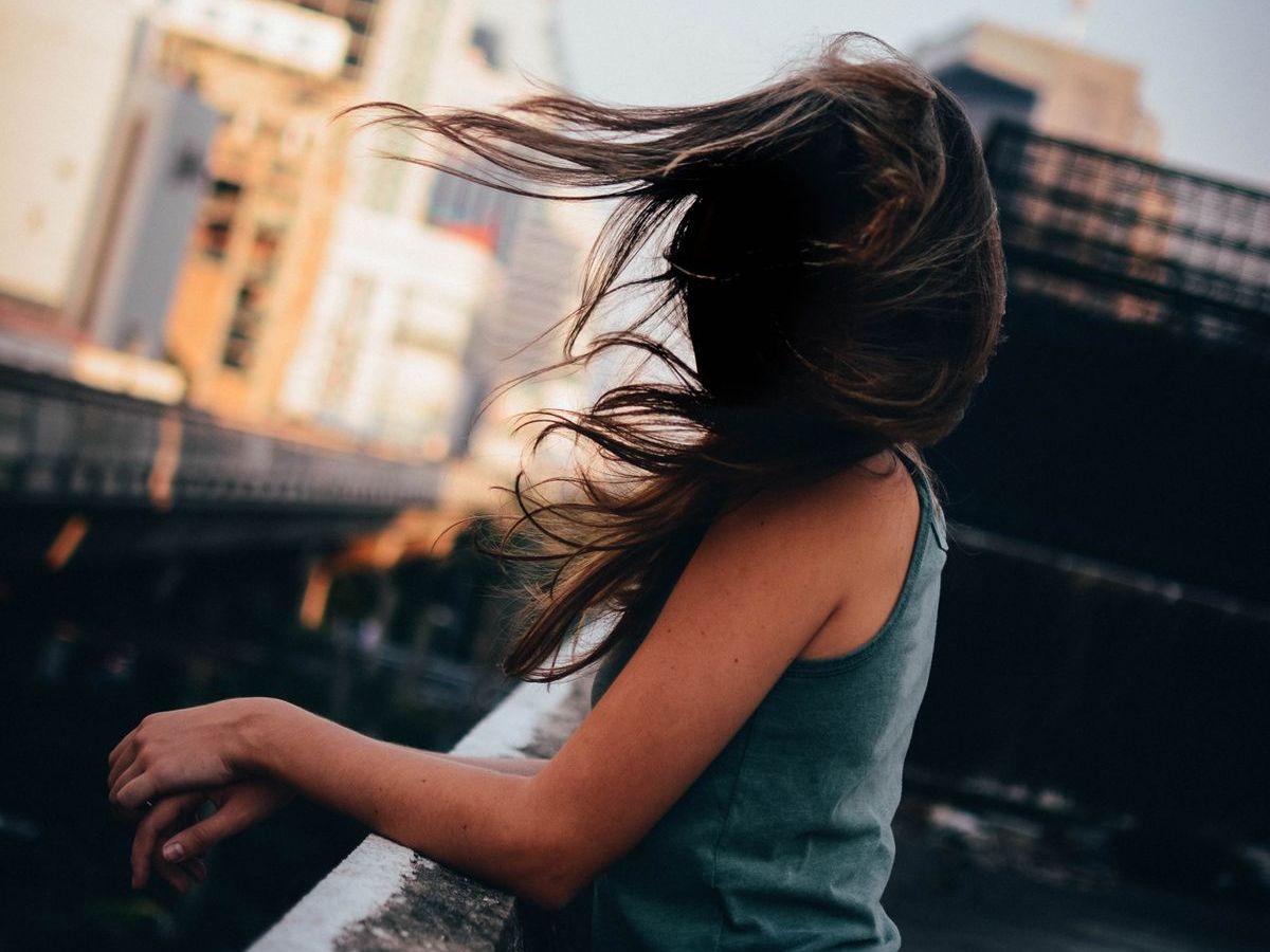 Selbstvertrauen st&auml;rken: Warum das Selbstbewusstsein von Frauen oft so klein ausf&auml;llt