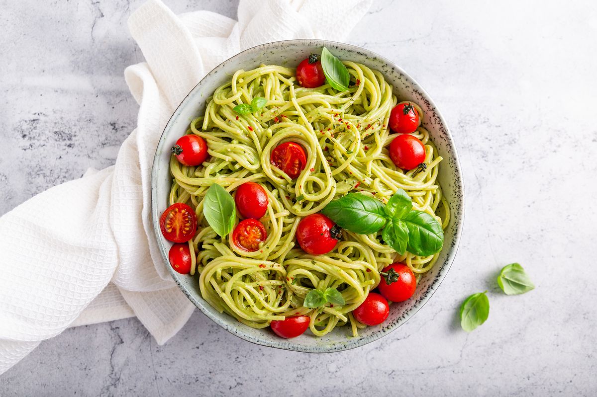 Spaghetti mit Avocado-Pesto: In unter 20 Minuten fertig!
