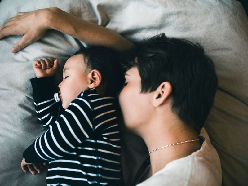 Weißes Rauschen: So hilft es Babys und Erwachsenen beim Einschlafen
