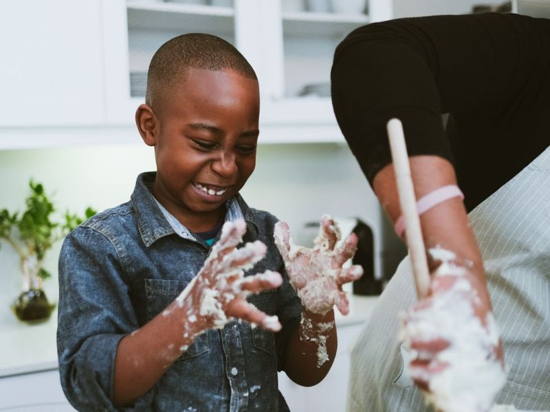 Backen mit Kinder: Mit diesen Tipps und Rezepten klappt es ganz stressfrei