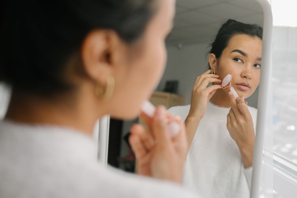 Mit Face-Roller oder anhand einer Di&auml;t kannst du Fett im Gesicht loswerden.
