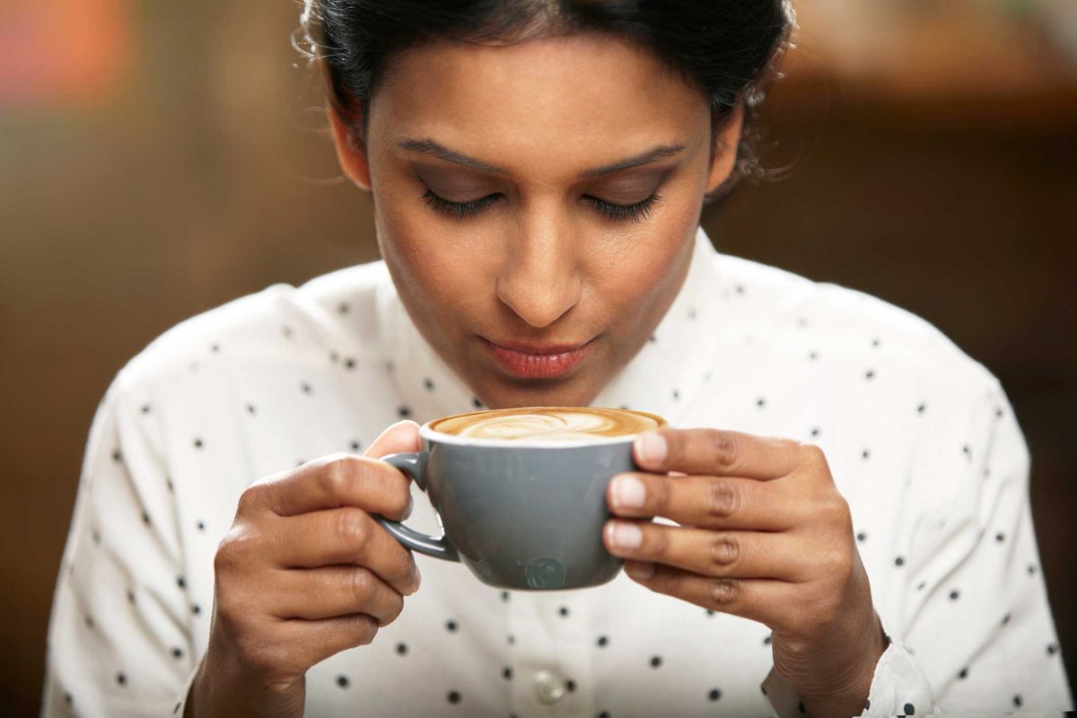 Kaffeeflecken entfernen: Hausmittel und Tipps