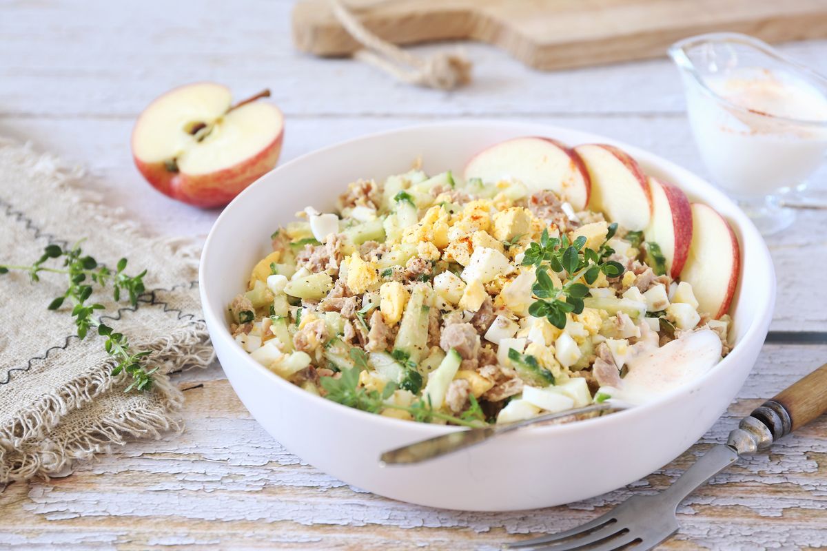 Thunfischsalat mit Ei und Zwiebel