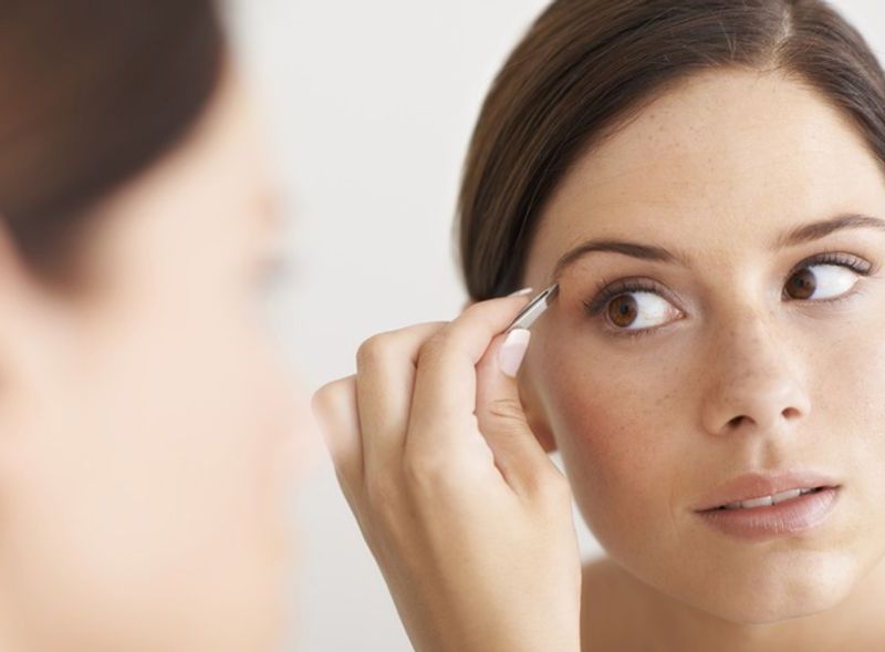Augenbrauen zupfen: Tipps für perfekte Brauen