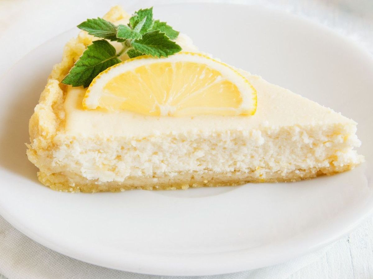 Fruchtiger Zitronen-K&auml;sekuchen ohne Backen: Luftig-lockeres Cheesecake-Gl&uuml;ck