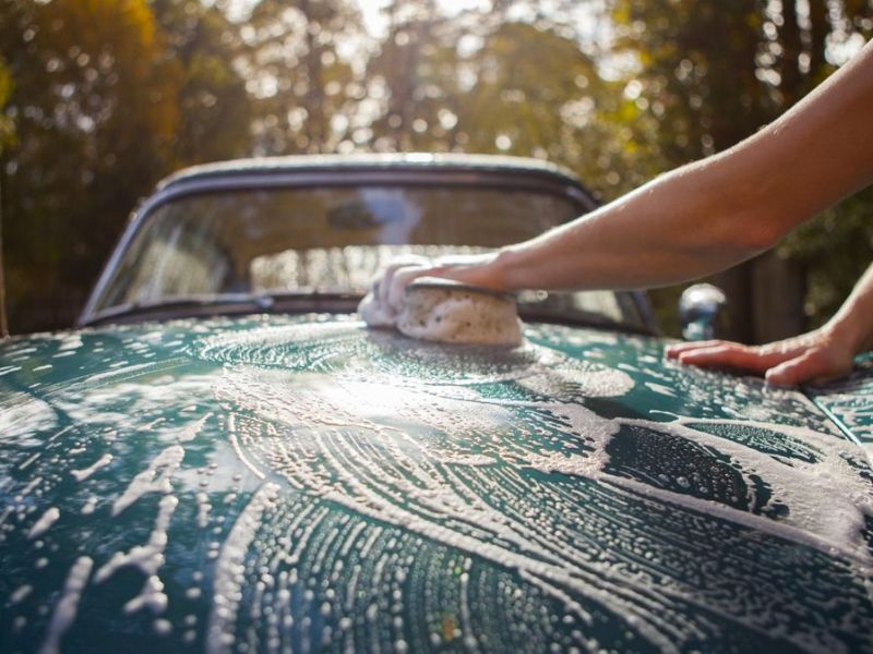 Auto waschen zu Hause: Was ist erlaubt?