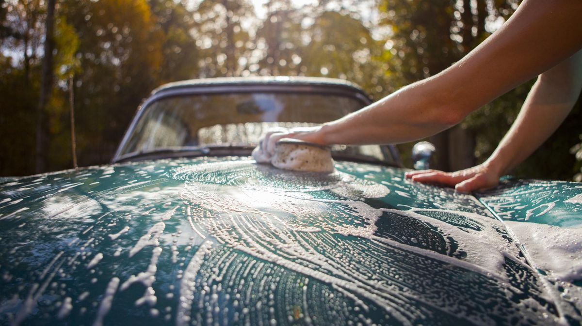 Auto waschen zu Hause: Was ist erlaubt?