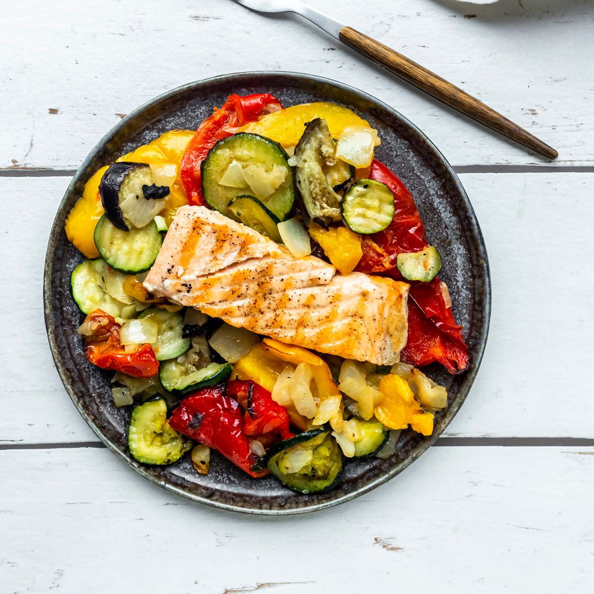 Lachspfanne mit Zucchini und Reis