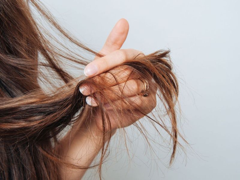 Sind deine Haare gesund oder kaputt? Mach den Wasserglas-Test!