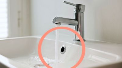 Dafür ist das Loch im Waschbecken wirklich da Loch Waschbecken