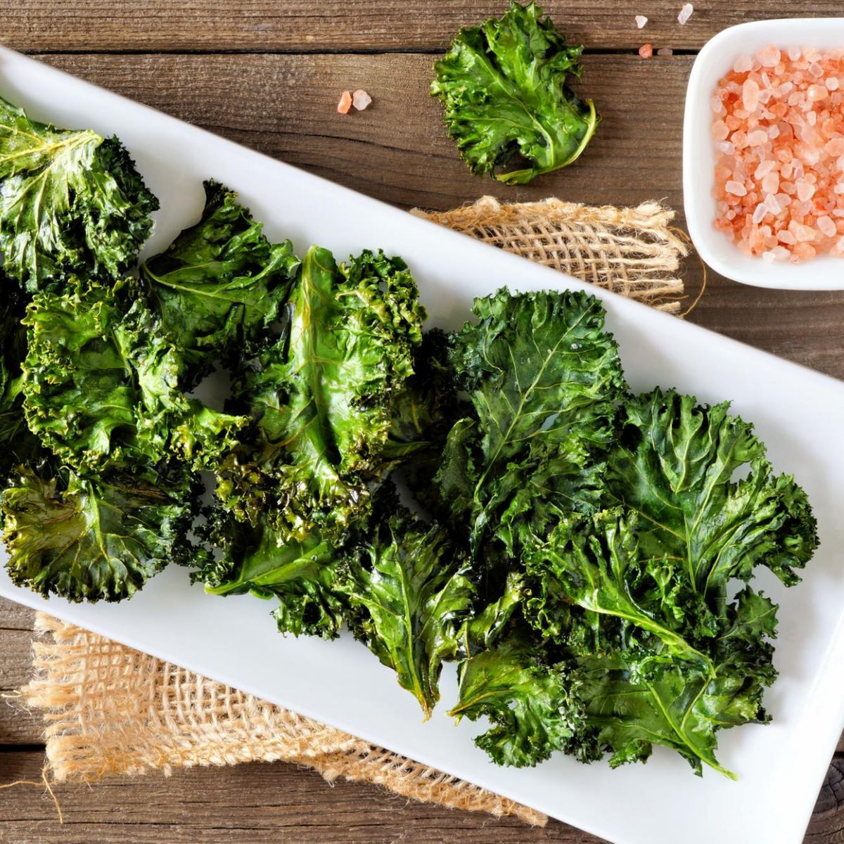 Grünkohl-Chips: Gesunder Snack, der super lecker schmeckt - gofeminin Grünkohl-Chips: Gesunder Snack, der super lecker schmeckt - gofeminin