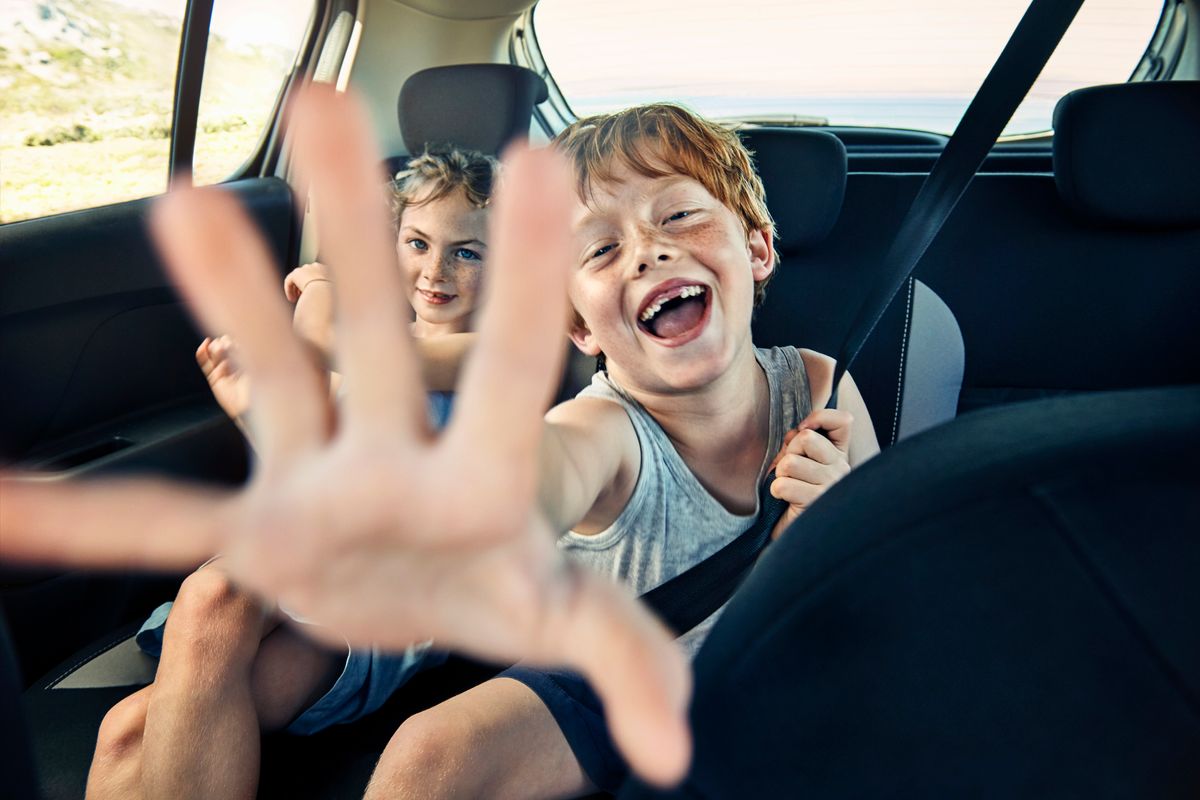 Ab wann dürfen Kinder im Auto vorne sitzen?