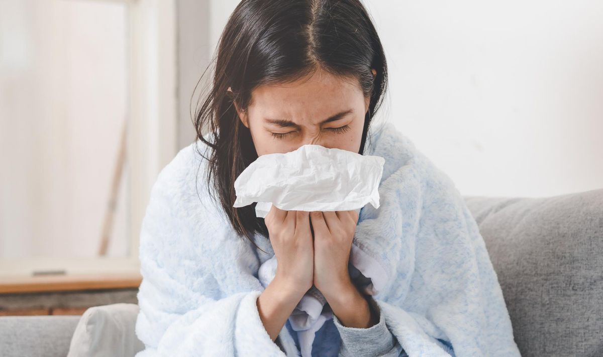 Erkältungszeit: Was verursacht Schnupfen & Halsschmerzen?