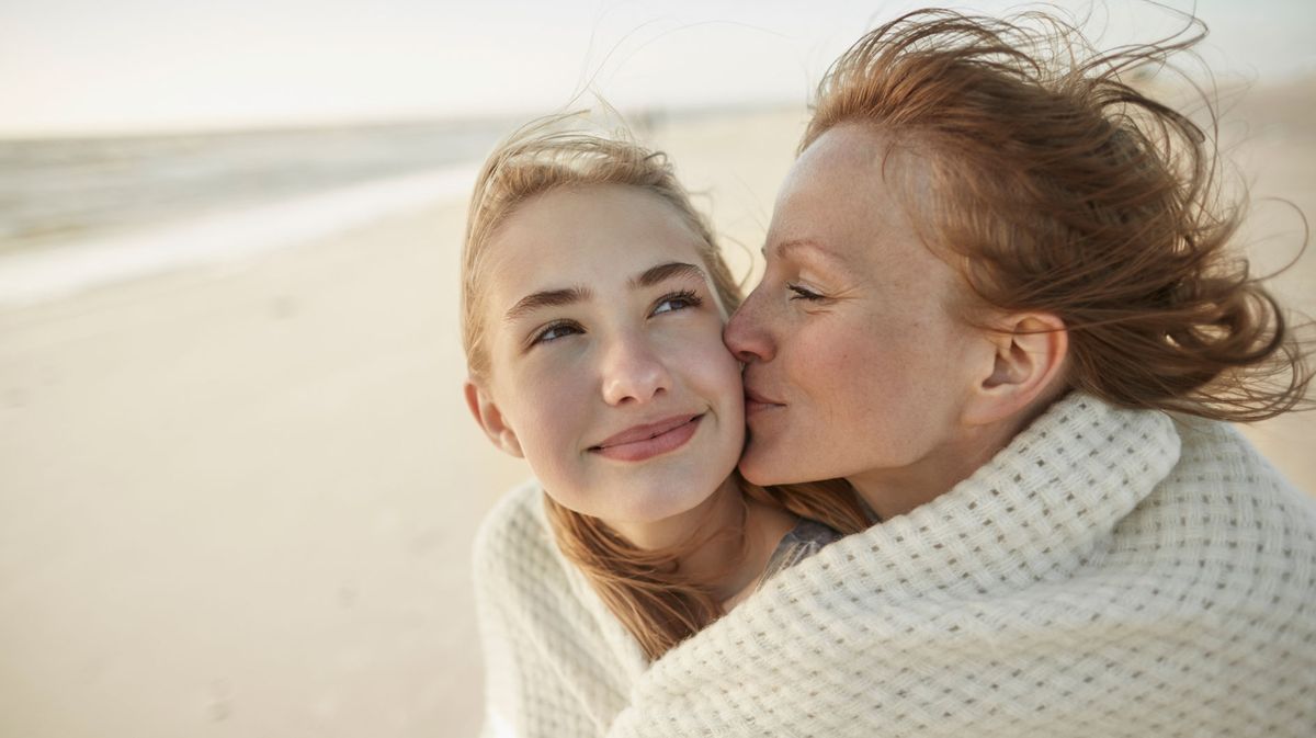 Laut einer neuen Studie hat unsere Mutter einen großen Einfluss darauf, wie wir Beziehungen führen.