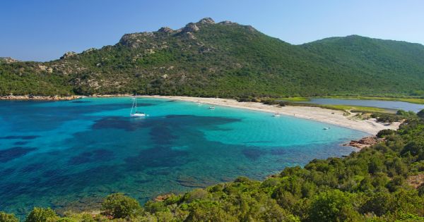 Sonnige Winterreiseziele: Cala Rossa, Korsika