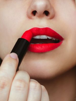 L&auml;use im Lippenstift? Insekten k&ouml;nnen auch in unseren Kosmetikprodukten stecken