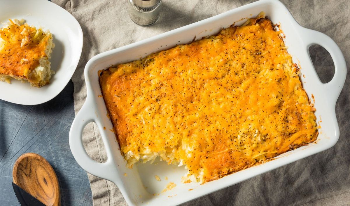 R&ouml;sti-Auflauf mit K&auml;se &uuml;berbacken.